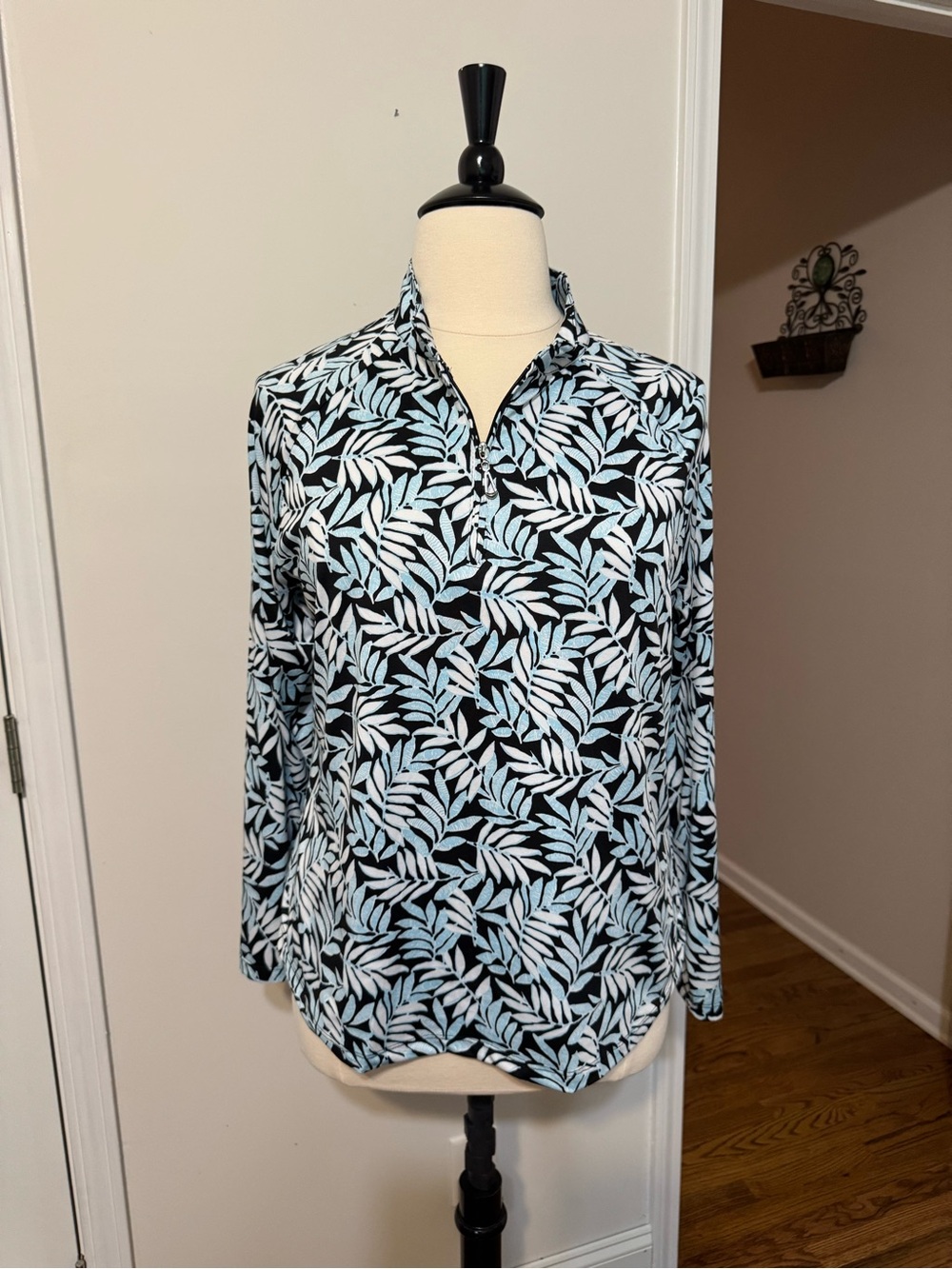 Emerald 18 Black & Light Blue Leaf-Pattern Pullover